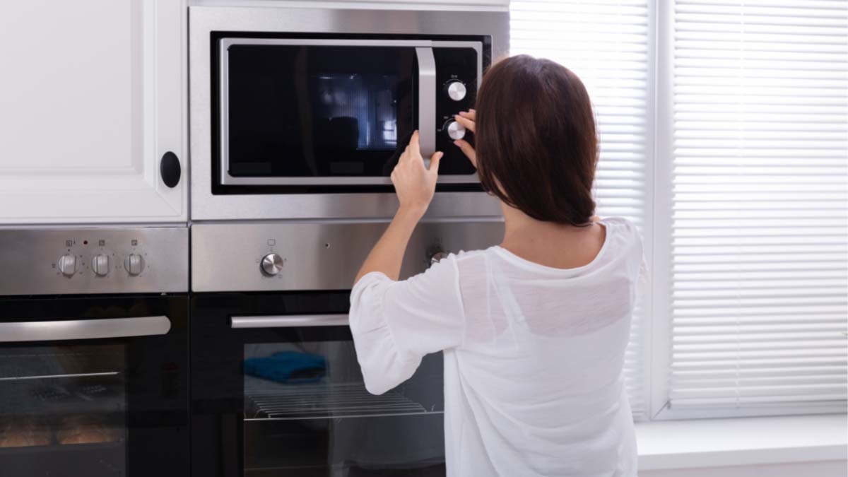 You are currently viewing Is Microwave Radiation Harmful To Food? [Updated 2023]