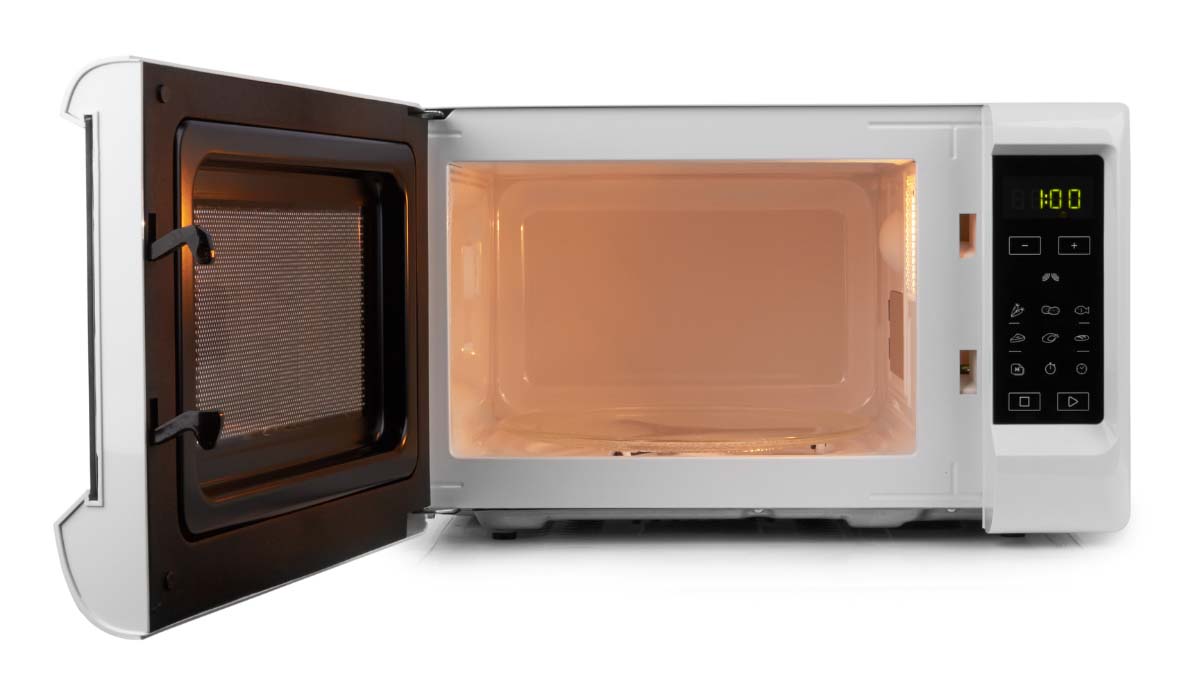 You are currently viewing How To Tell If Your Microwave Is Leaking Radiation? [Updated 2023]